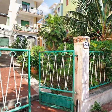 Sea 1 Holiday home *